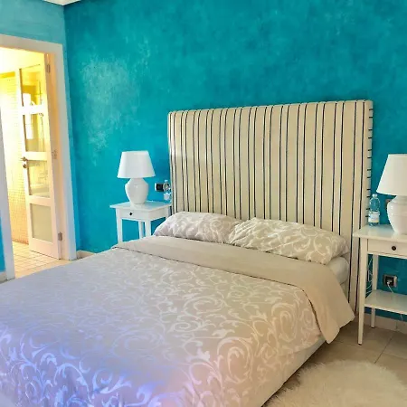 Classic Townhouse Адехе